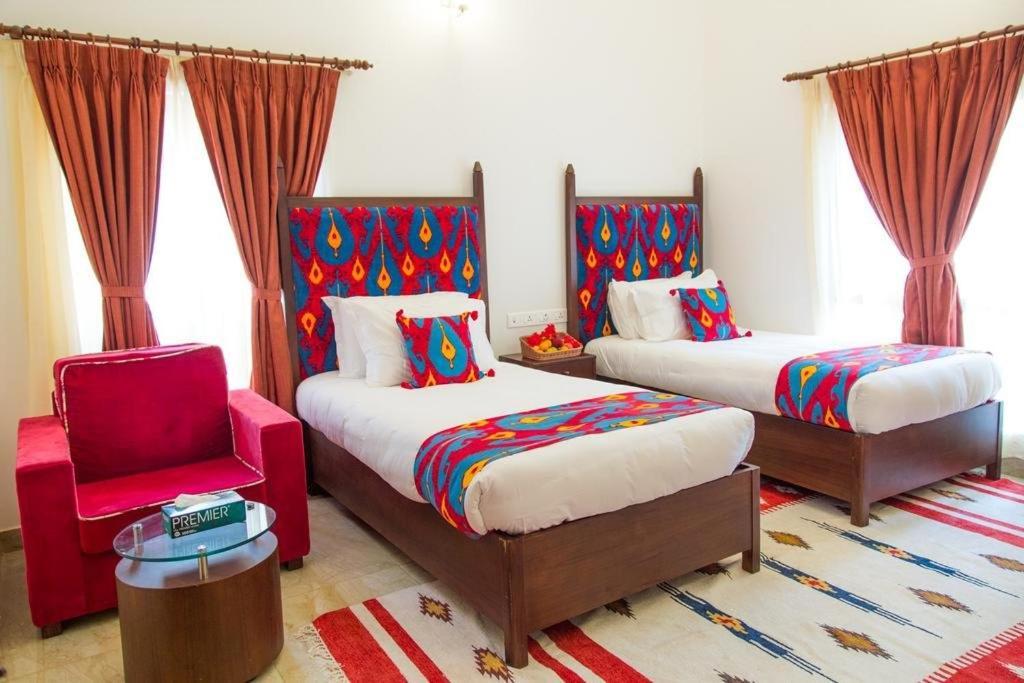Miraaya Wellness And Golf Resort Чітаван Екстер'єр фото