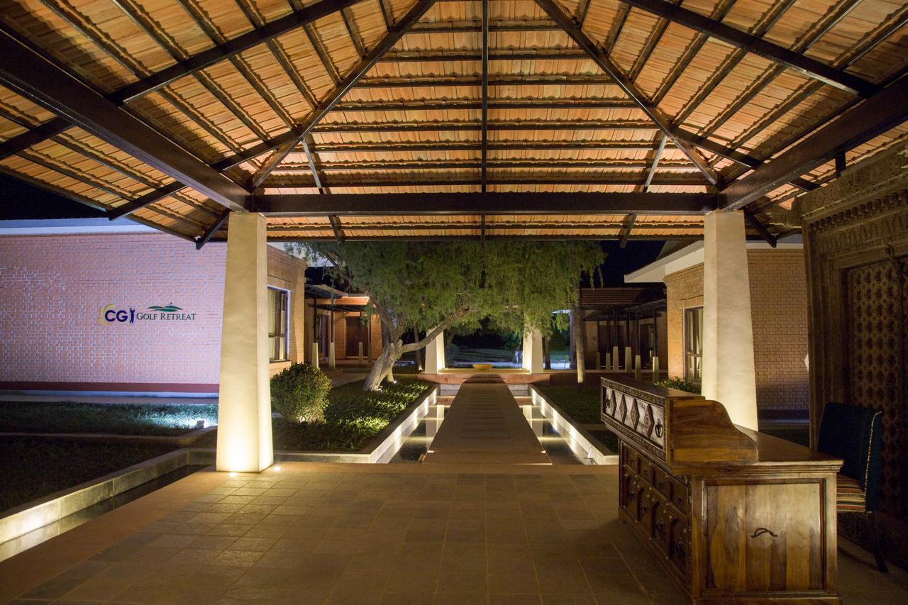 Miraaya Wellness And Golf Resort Чітаван Екстер'єр фото